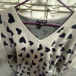 BYdesign Women's V-Neck Heart Sweater - Cream and Black